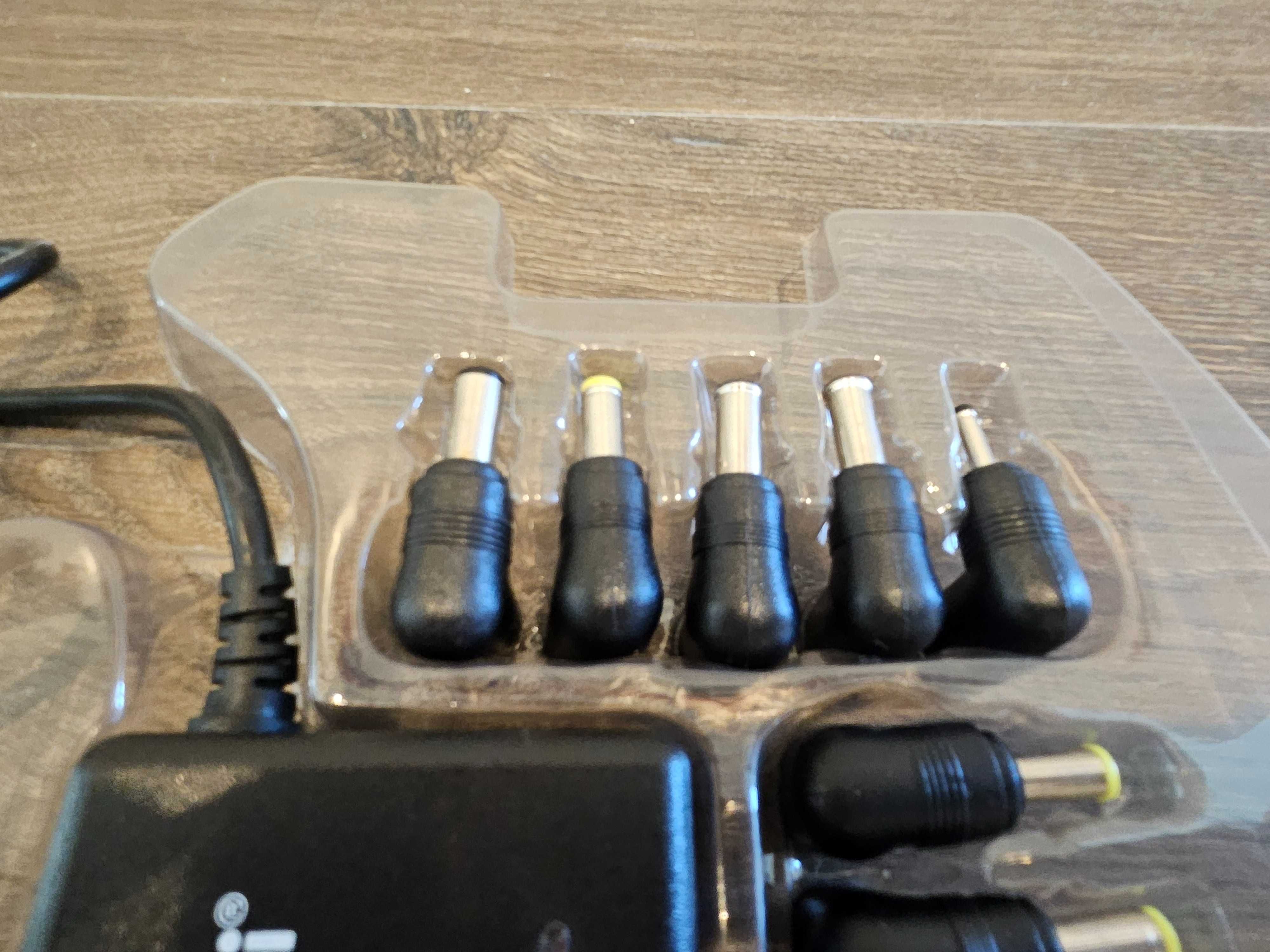 Adaptador Universal de Corrente DC