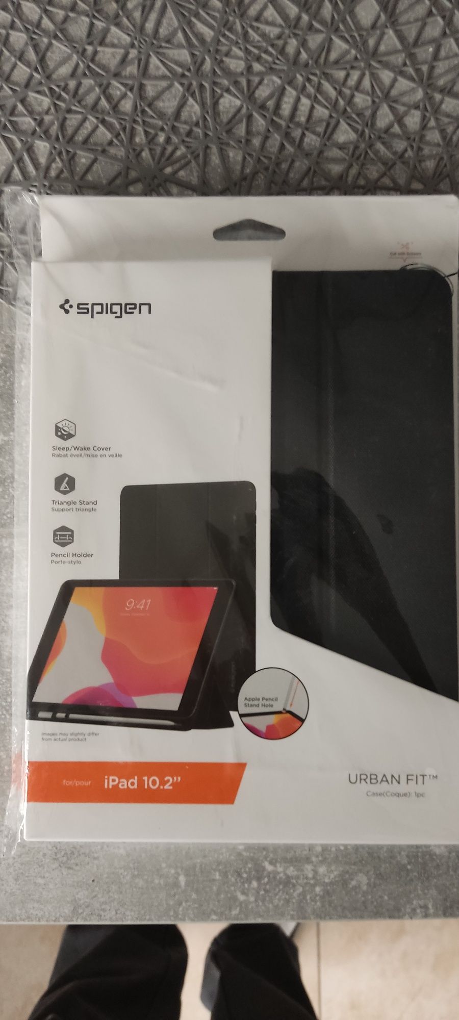 Etui na iPad spigen 10.2 cala