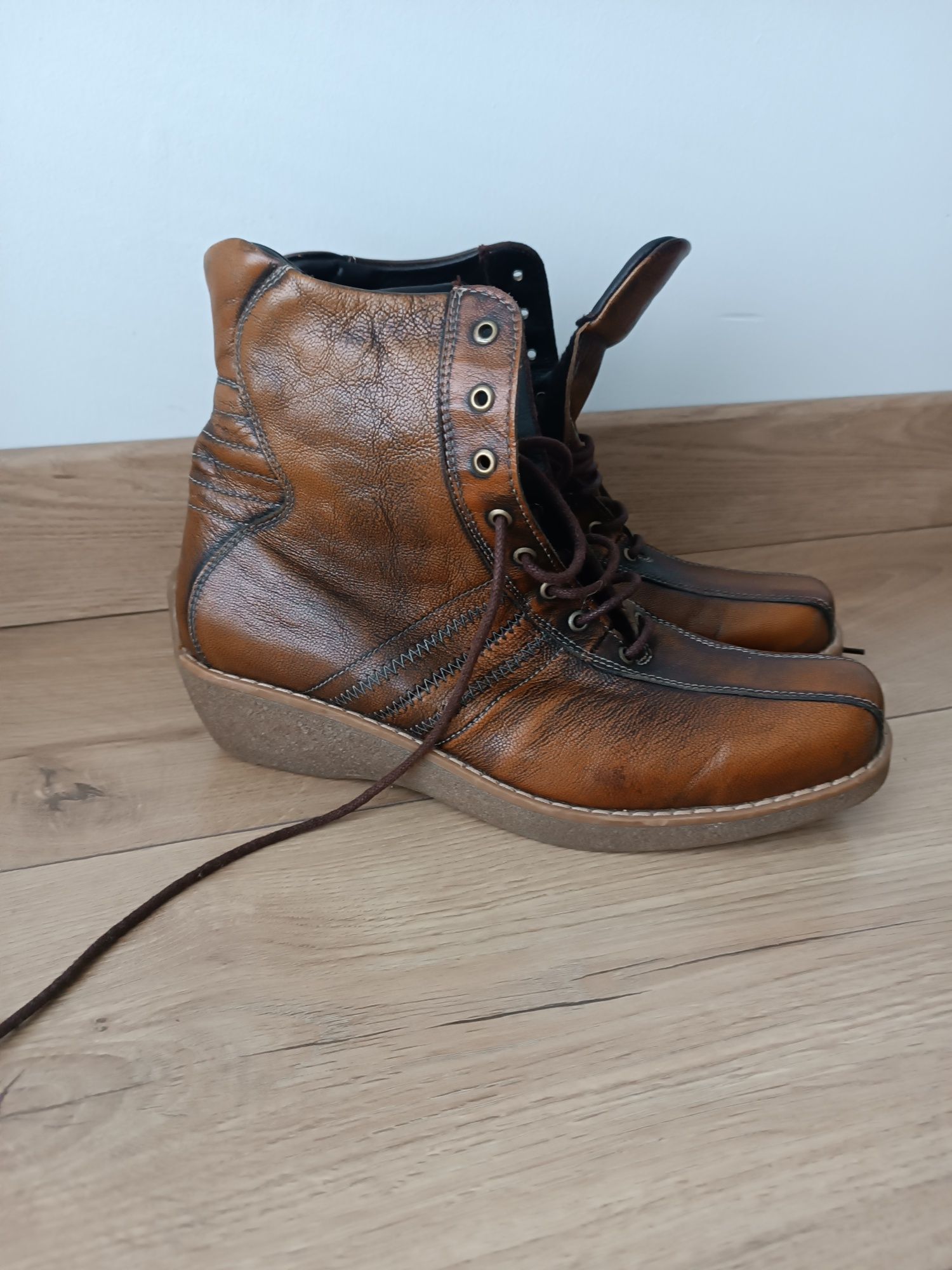 Skórzane vintage buty zimowe za kostkę brązowe ocieplane 38 sznurowane