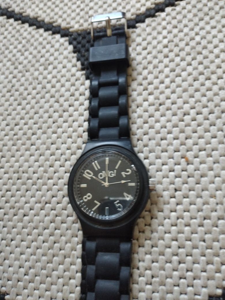 Czarny zegarek dla chłopaka