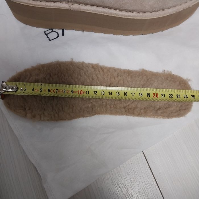 Продам Уггі натуральні нові!