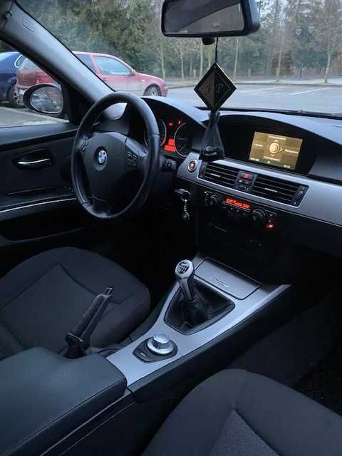 BMW E90 2.0D 163 KM / Xenon / Navi / Alu / Monaco blau