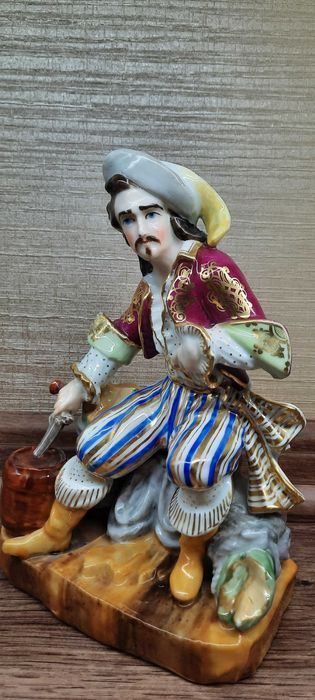 Статуэтка в стиле Jacob Petit Франция XIX в. Смотрите мои объявления!