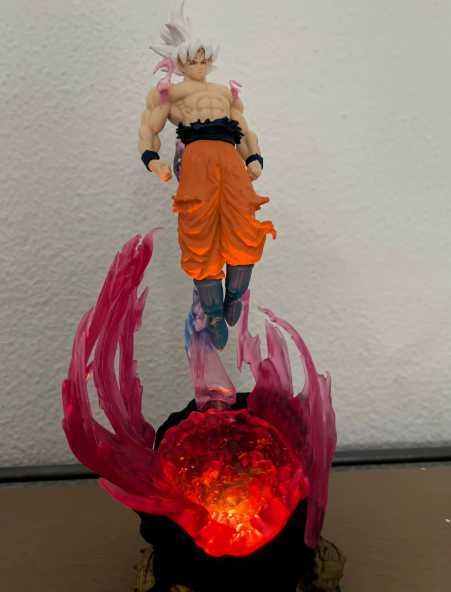 Figura detalhada Dragon Ball Goku, com Led.