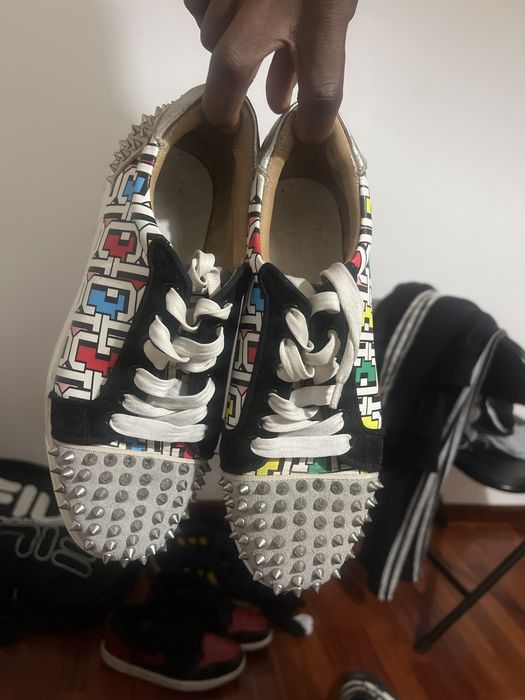 Tenis louboutim marca cara