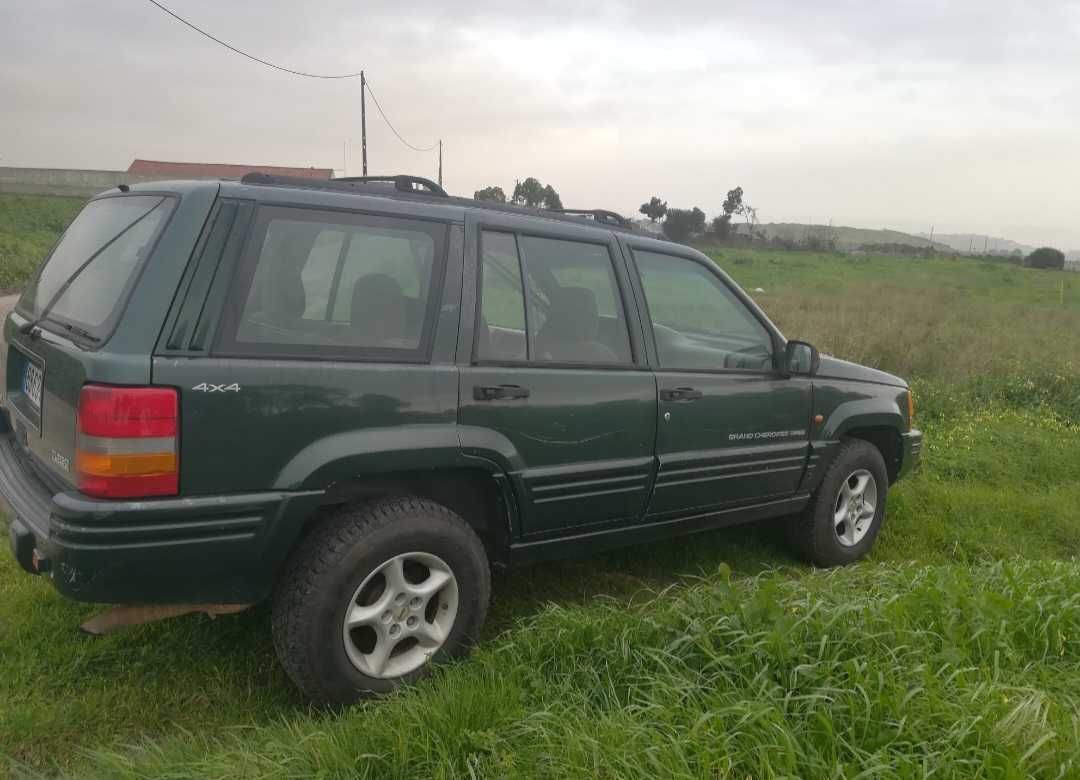 Jipe Jeep Cherokee