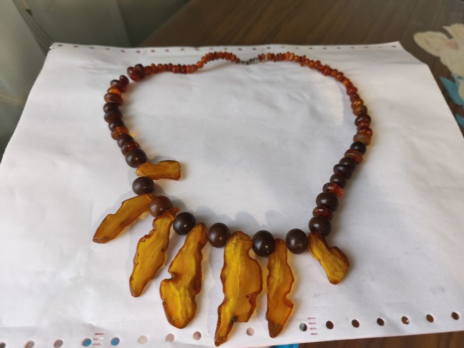 Янтарное ожирелье ( бусы)