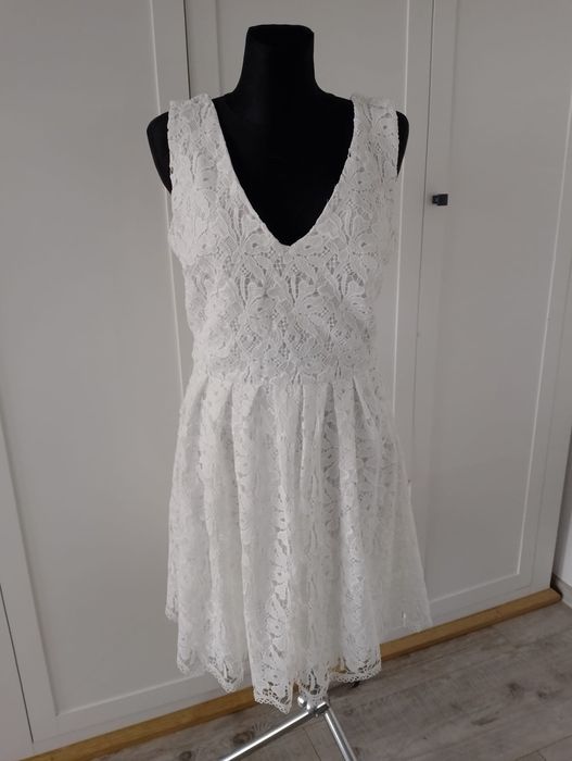 Nowa koronkowa sukienka koktajlowa 42/44