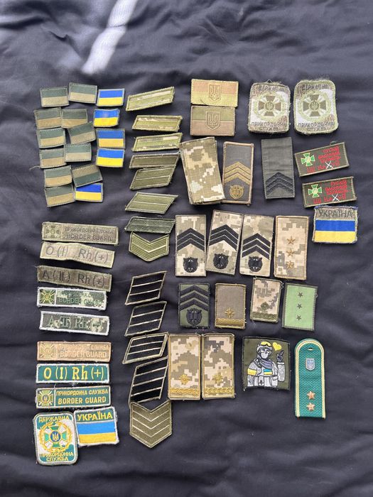 Шеврони,погони,курсовки