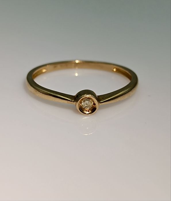 Золотое кольцо 375 пробы с бриллиантом