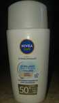 Nivea SUN Ultra Light lekki fluid tonujący SPF 50+ odcień Light 40ml