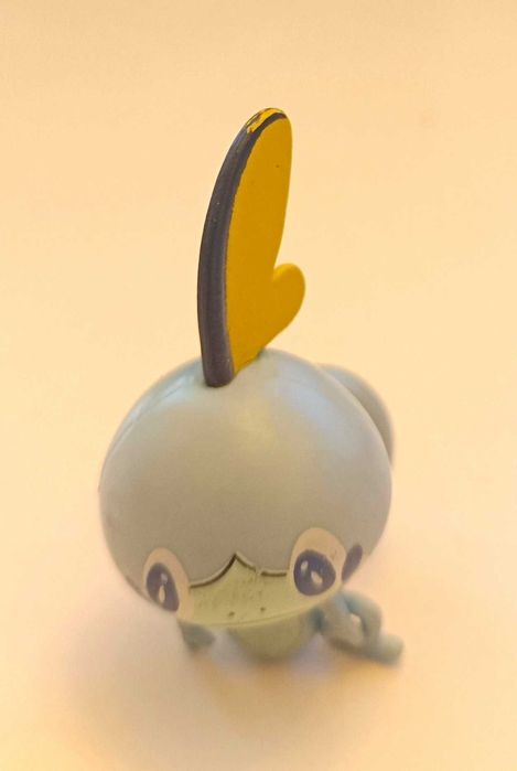 Figurka pokemon jak na zdjęciu, ok 4 cm