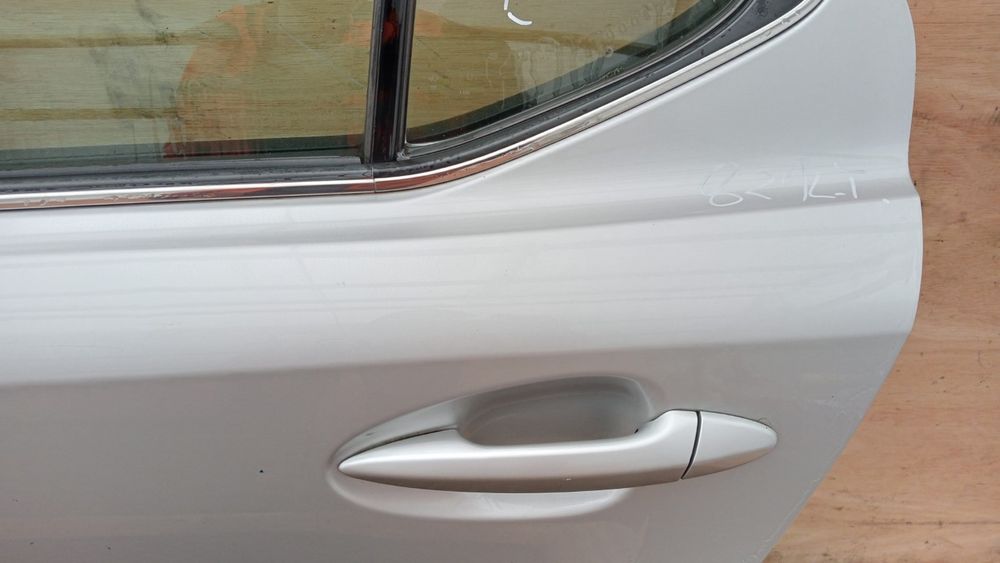 Lexus Is220   Sedan Drzwi Tył Lewy 1G1