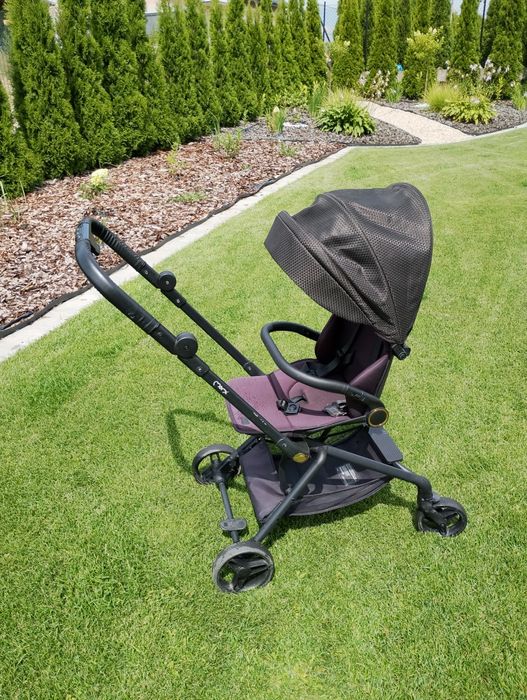 Wózek spacerowy firmy MoMi