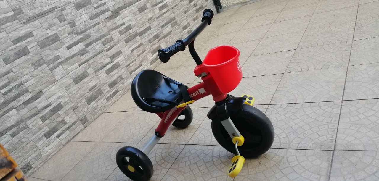 Triciclo pedais Ducati