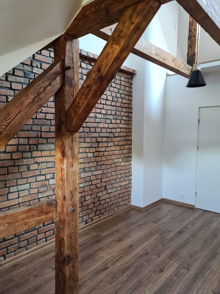 Bezczynszowe mieszkanie loftowe z antresolą na poddaszu w kamienicy