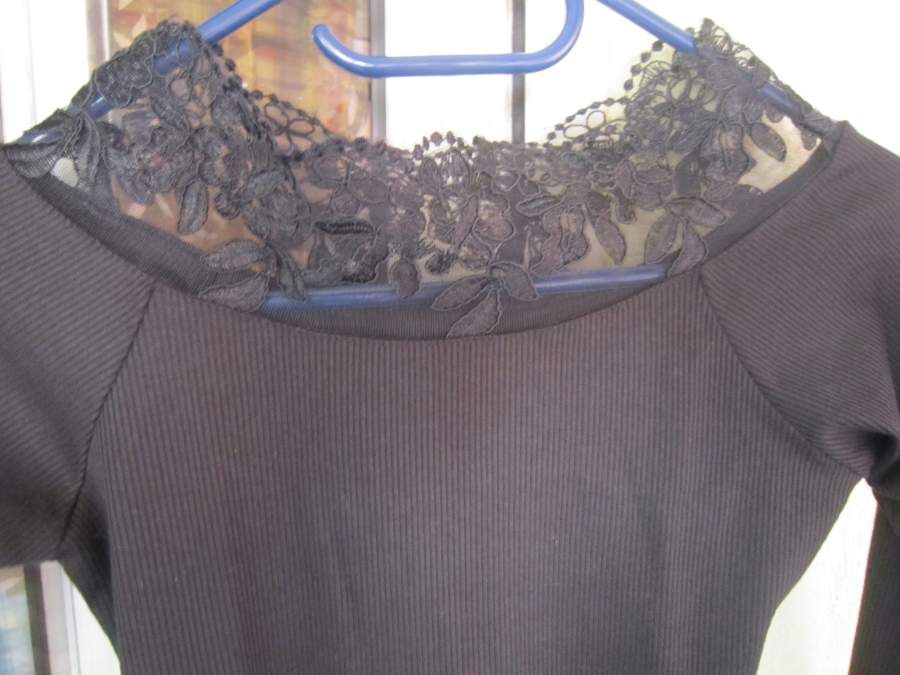 Blusa Preta Renda Peito - Tamanho S - Mulher