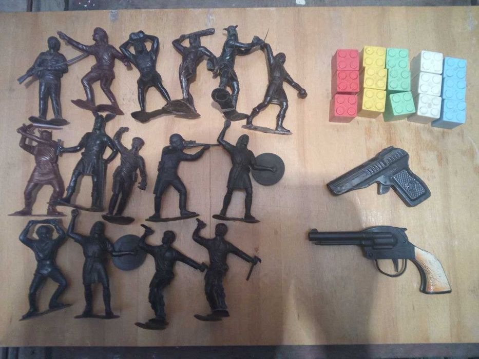 Іграшки ссср  солдатікі, машинкі... та інше.