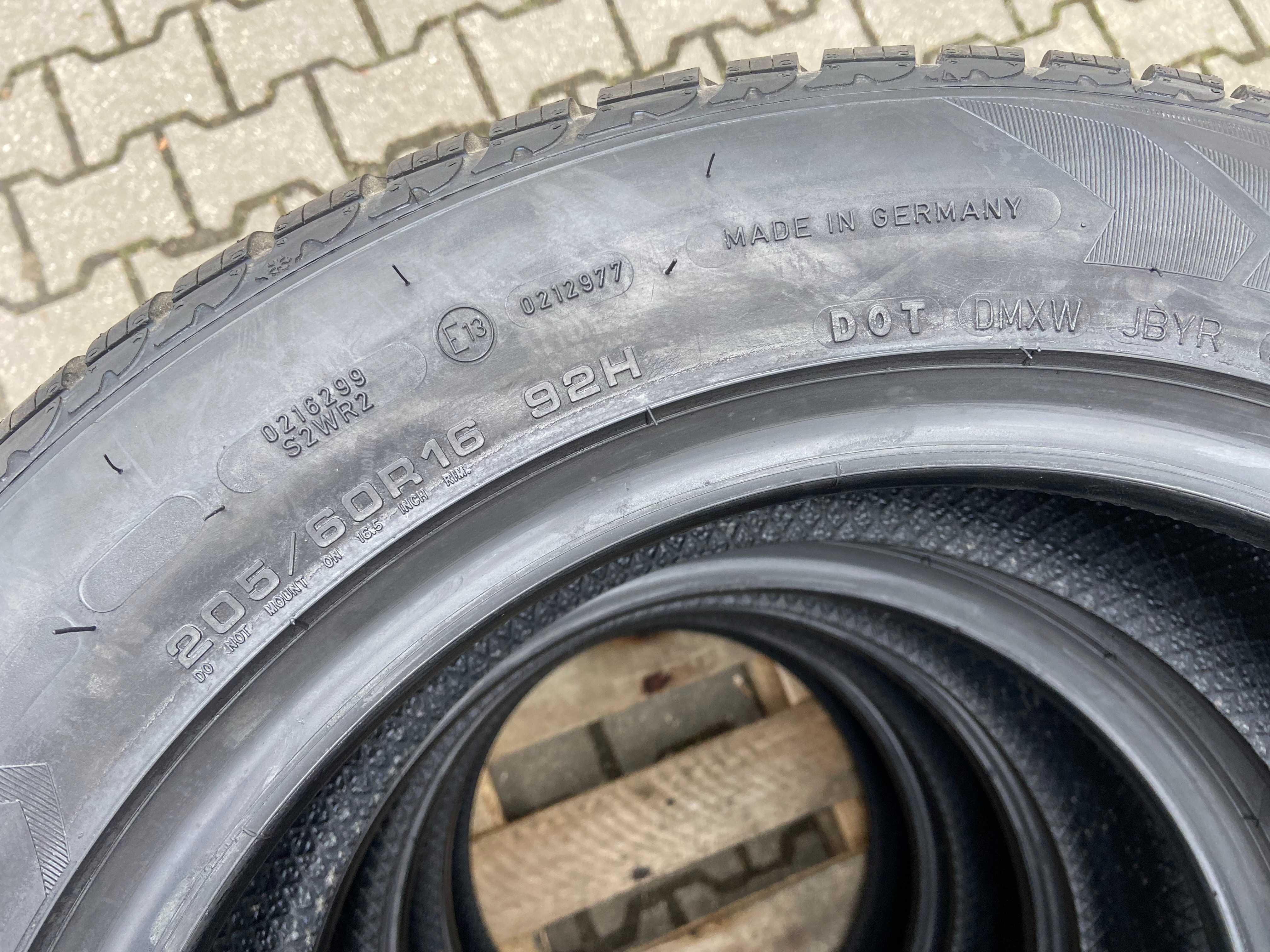 205/60R16 Goodyear Ultra Grip 8 Performanc Run Flat BMW