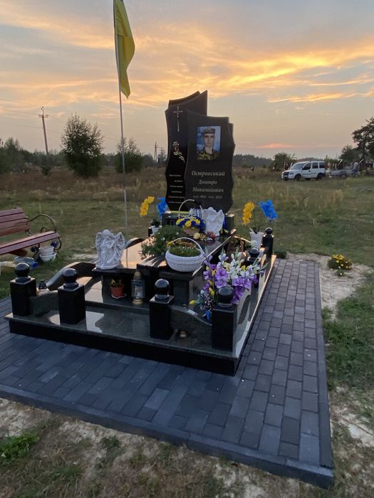 Виготовлення пам’ятників, та їх вставлення, реставрація, підняття