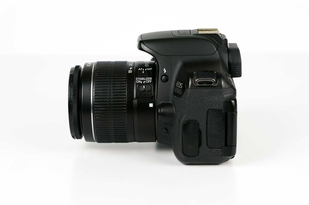 Canon 650D з об'єктивом 18-55 IS II + сумка