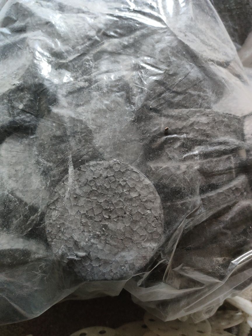 Zatyczki styropianowe gwoździe kołki ocieplenie elewacja