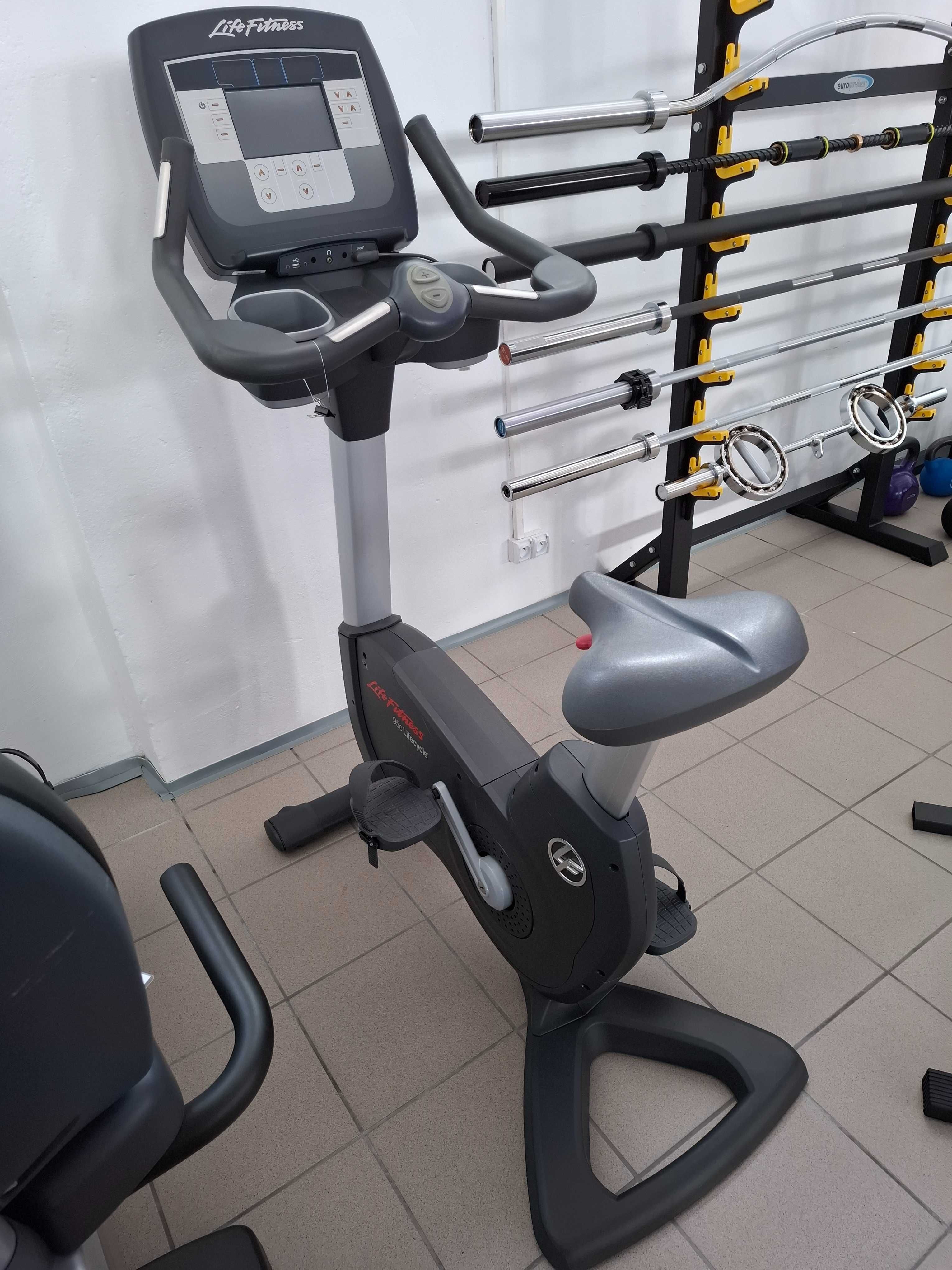 Stacjonarny rower treningowy pionowy Life Fitness 95C Inspire