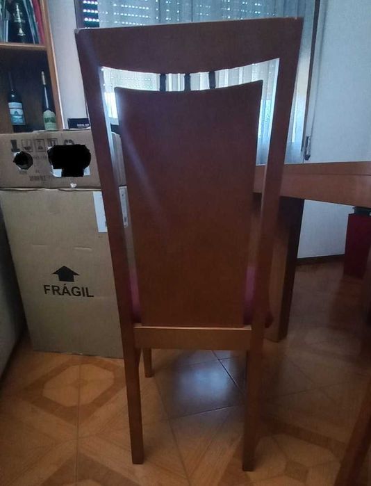 Vendo Mesa de Sala extensível com 4 cadeiras