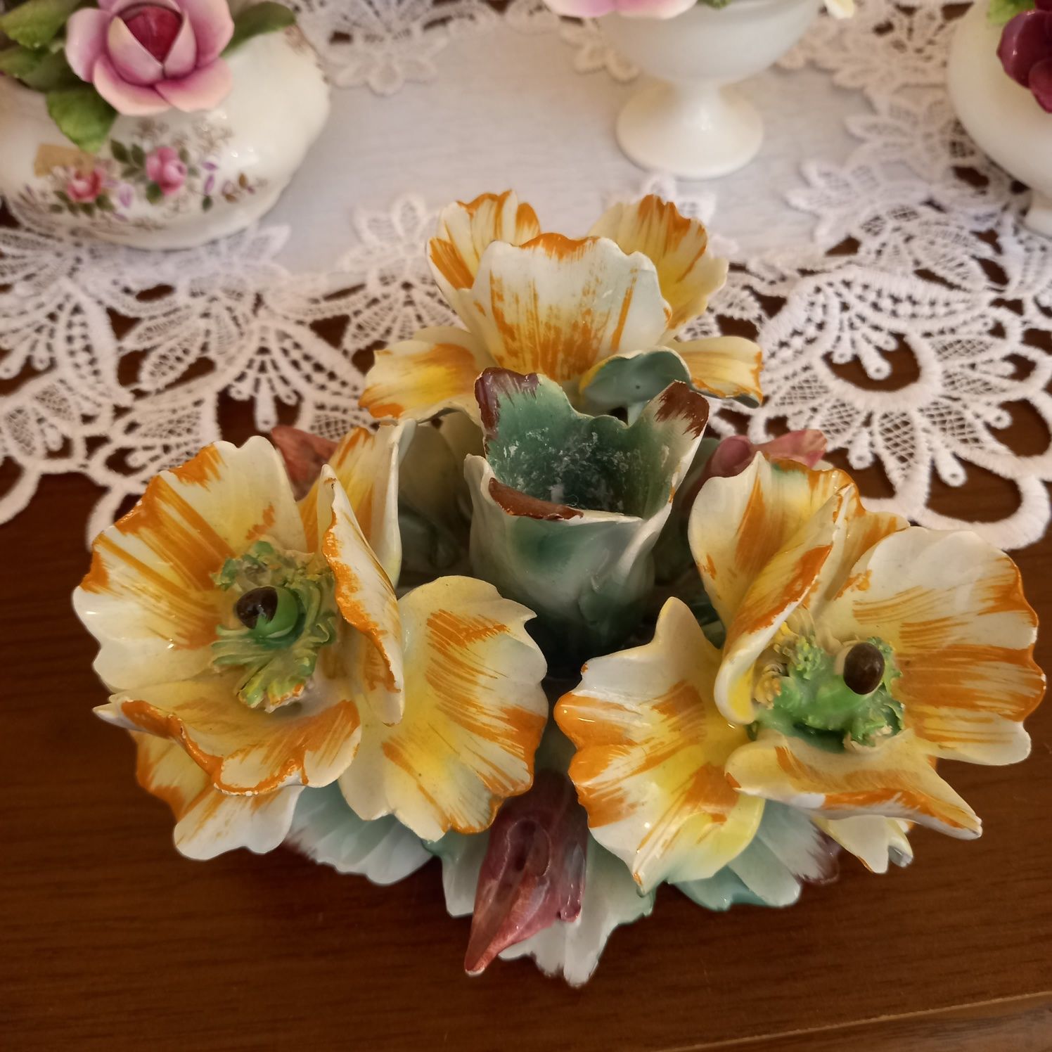 Przepiękne porcelanowe kwiaty