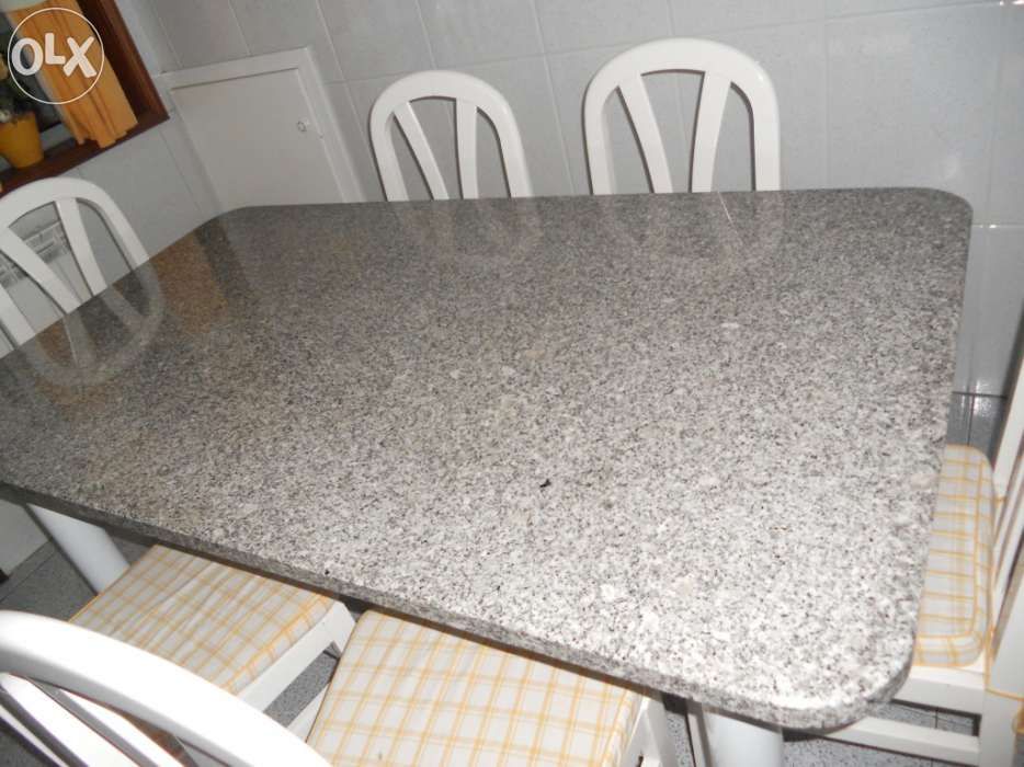 Conjunto de Mesa em Granito com 6 cadeiras