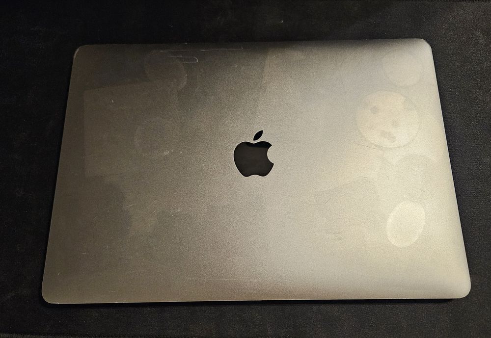 MacBook Pro 13” 2017 | i5 | 8 GB RAM | 512 GB SSD | Stan dobry
