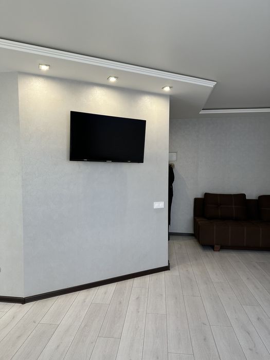 Сдам до Лета. Спальня и кухня-студия в р-не гориполкома