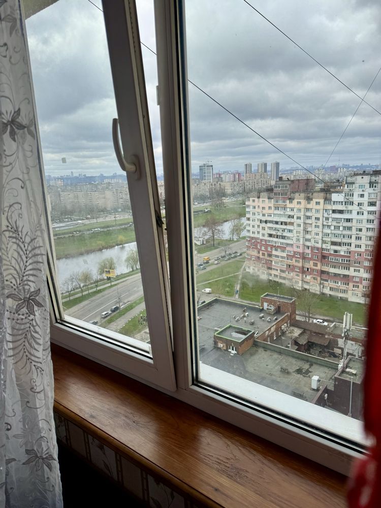 Терміново! Продаж просторої 2 кімнатної квартири 56 кв.м Троещина .