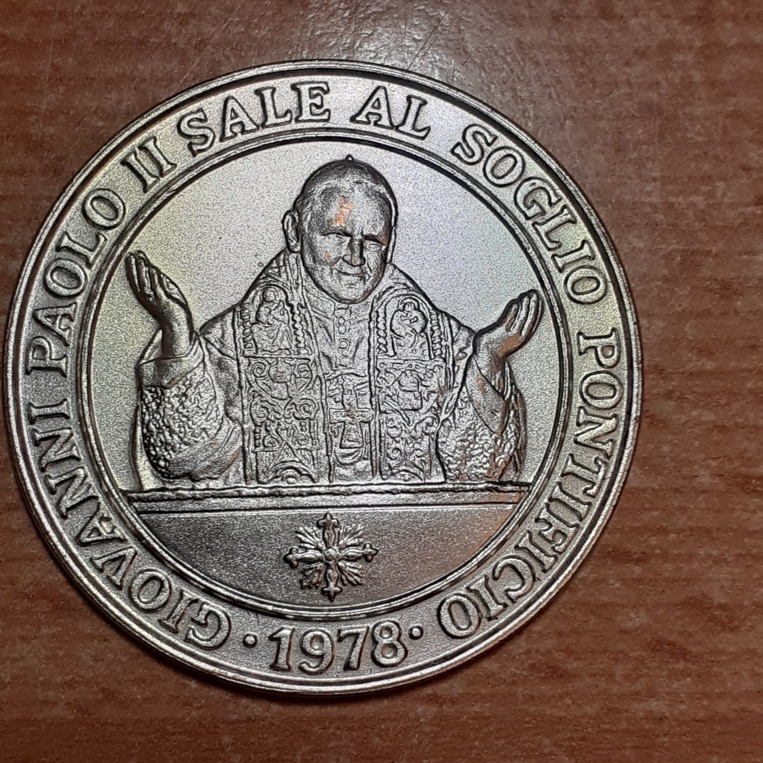 Papieski medal okolicznościowy.