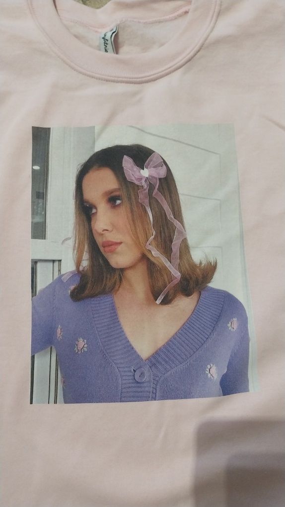 Bluza z  Millie Bobby Brown Stranger Thinks
