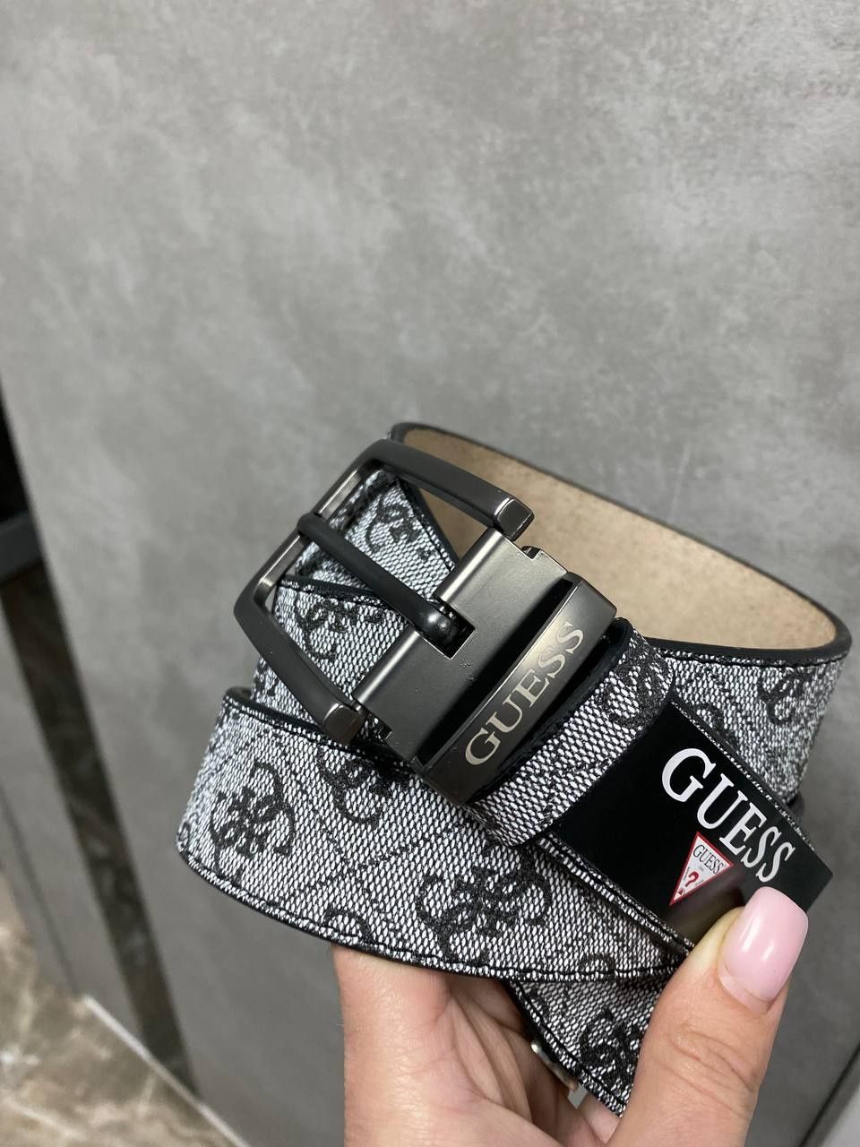 Шкіряні ремені Guess