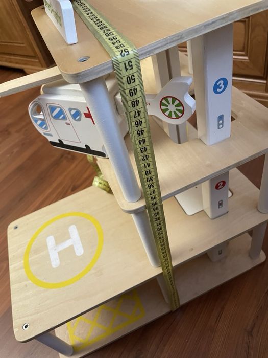 Лікарня Еко іграшка! Триповерхова з ліфтом , що рухається.