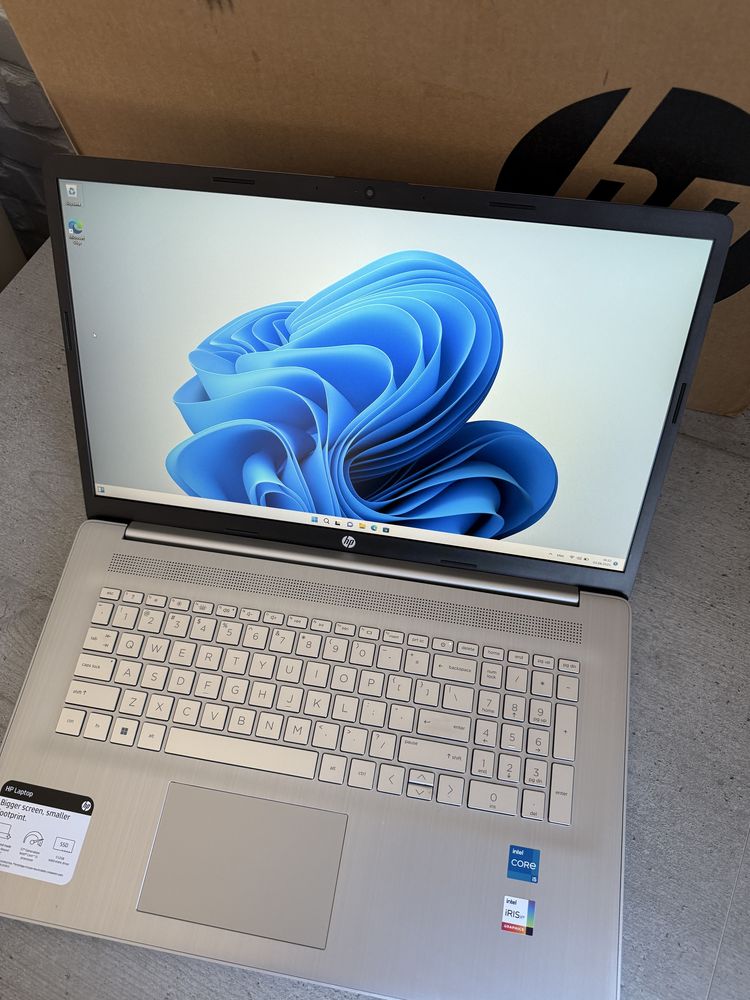 HP 17.3' FHD IPS, i5-1235U, 12GB RAM, 512GB SSD