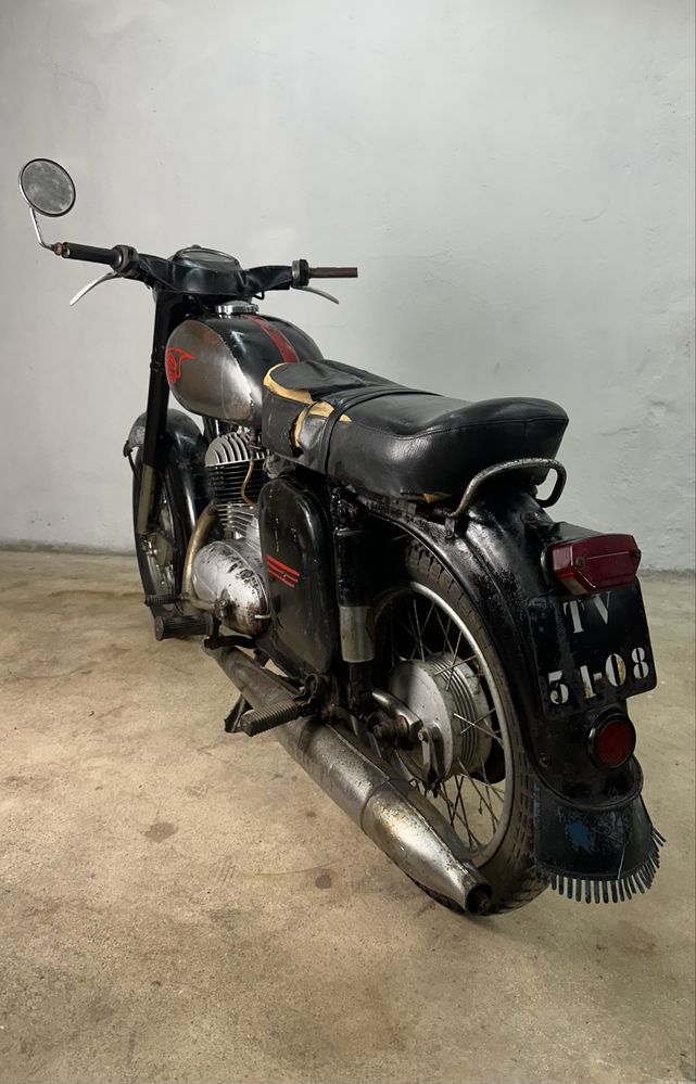 Moto Jawa CZ 175