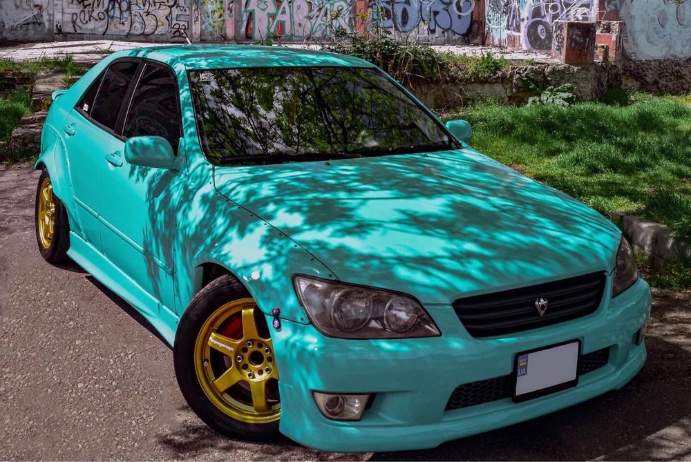 Lexus is 200/altezza