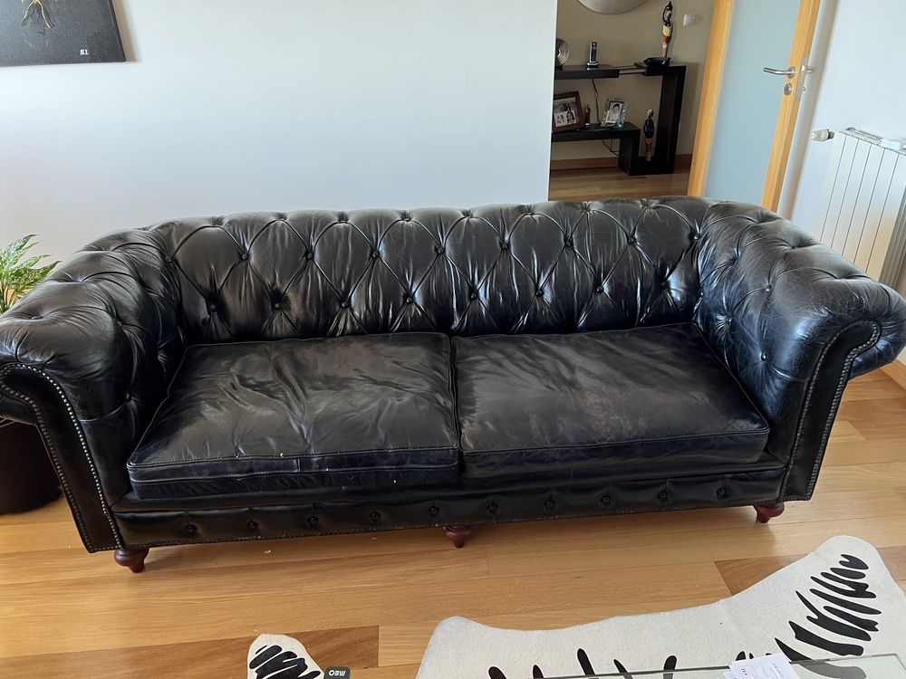 Sofa Chesterfield pele 4 lugares.