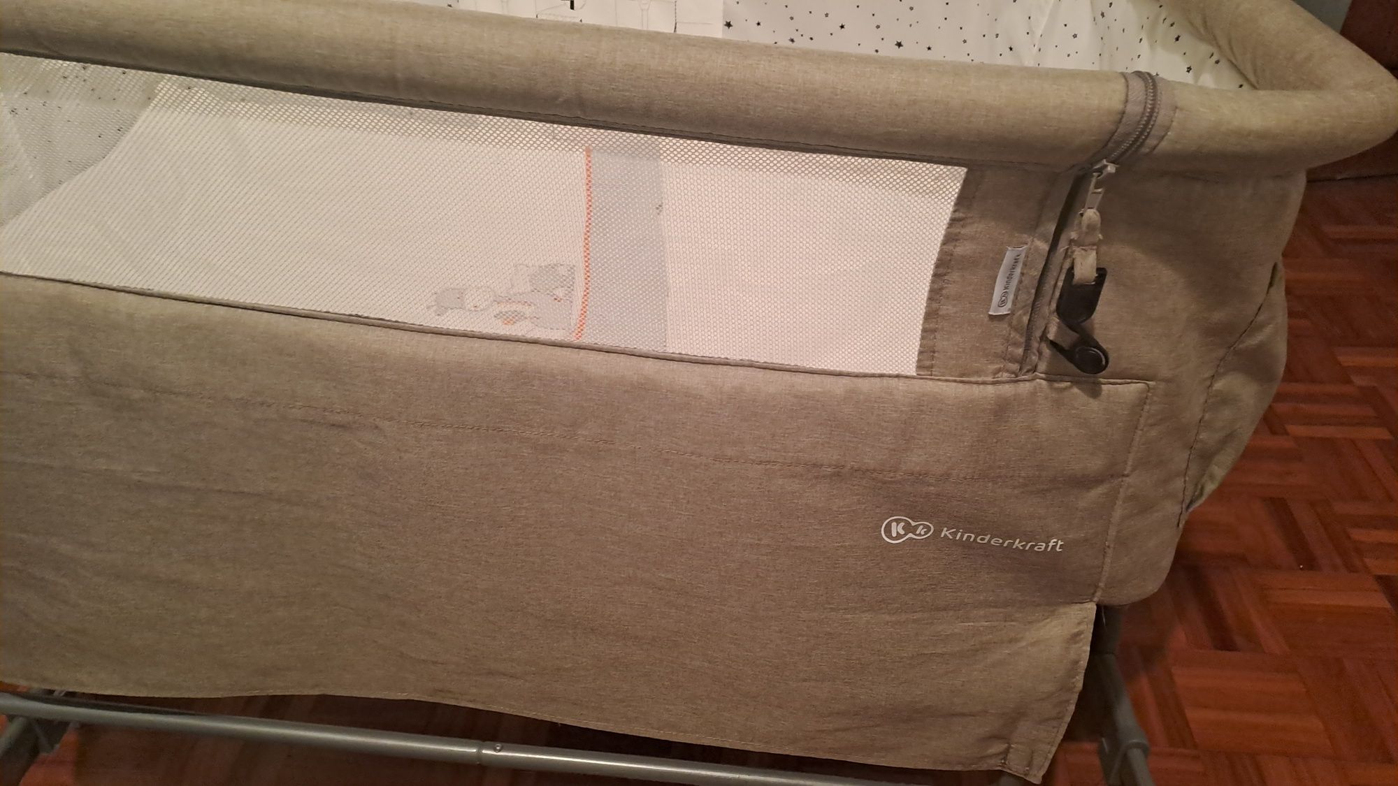 Berço next to me kinderkraft  como novo oferta de 2 conjuntos de lençó