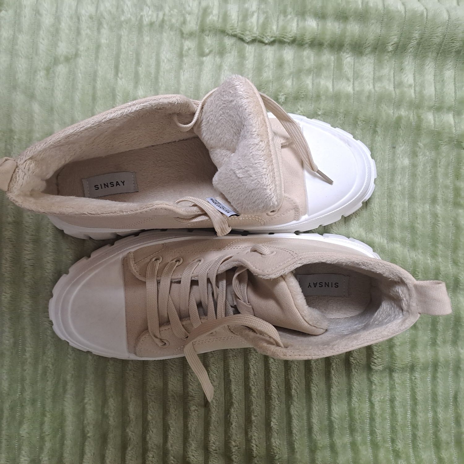 Продам кеди  високі жіночі та кеди  adidas