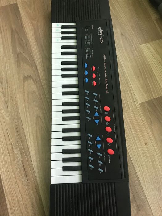 Синтезатор Miles 3738 не робочий