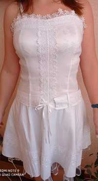 Платье , сарафан , белого цвета.