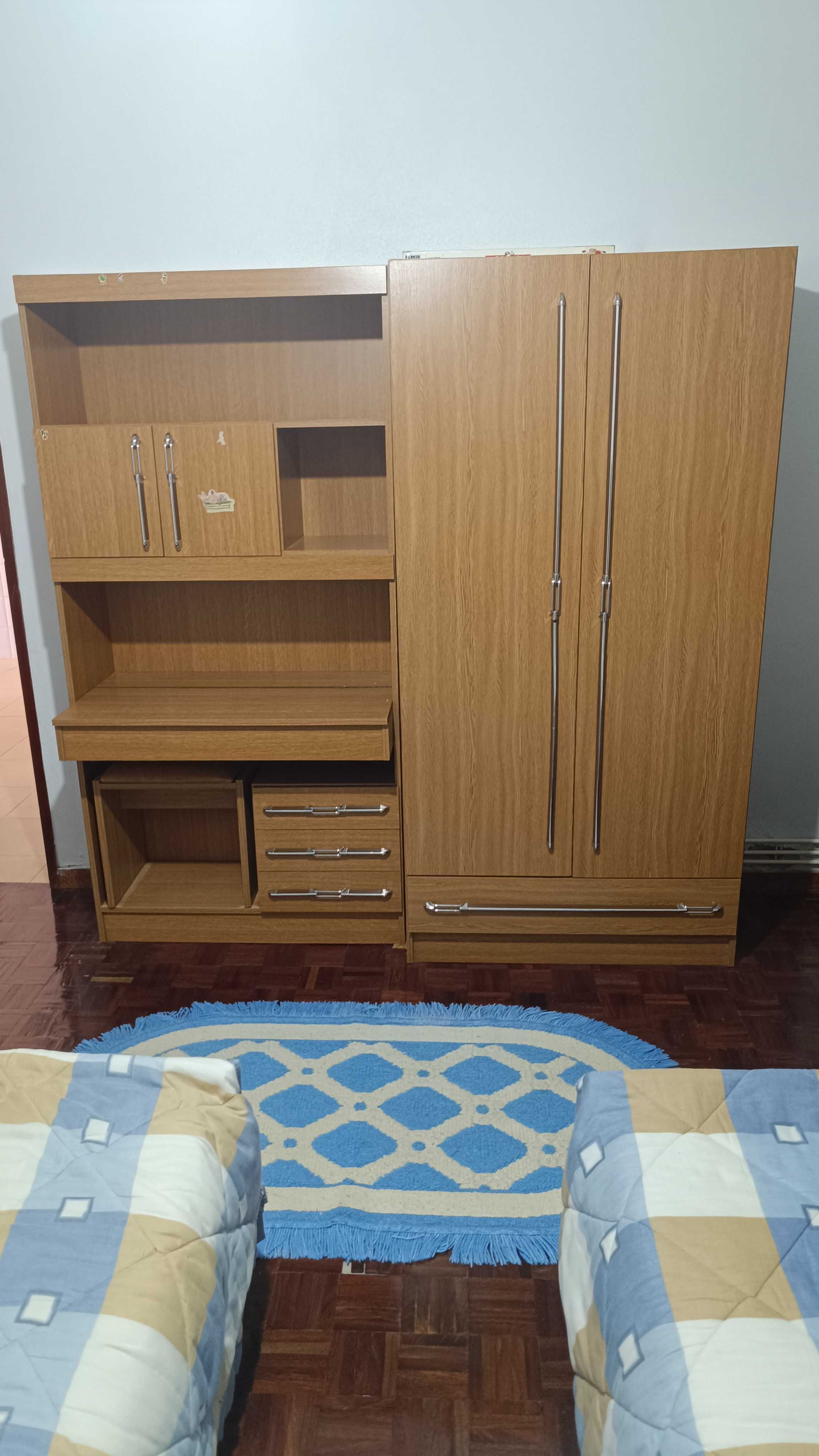 Quarto completo 2 camas e cabeceira + roupeiro + móvel secretaria