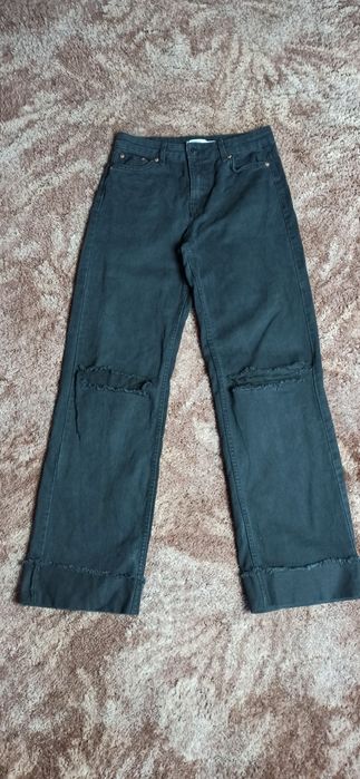 Spodnie czarne z przetarciami Bershka XS