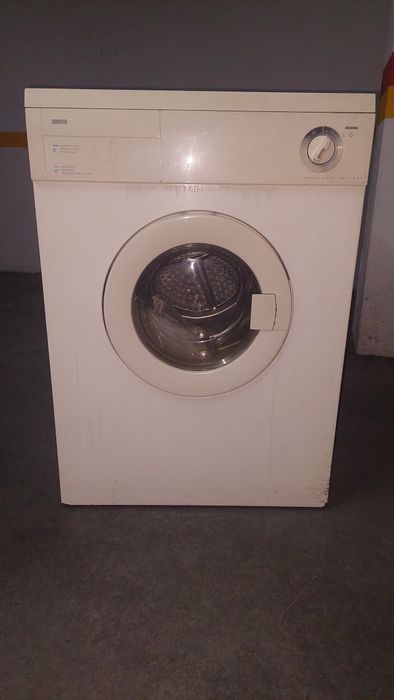 Máquina de secar roupa Zanussi em Évora