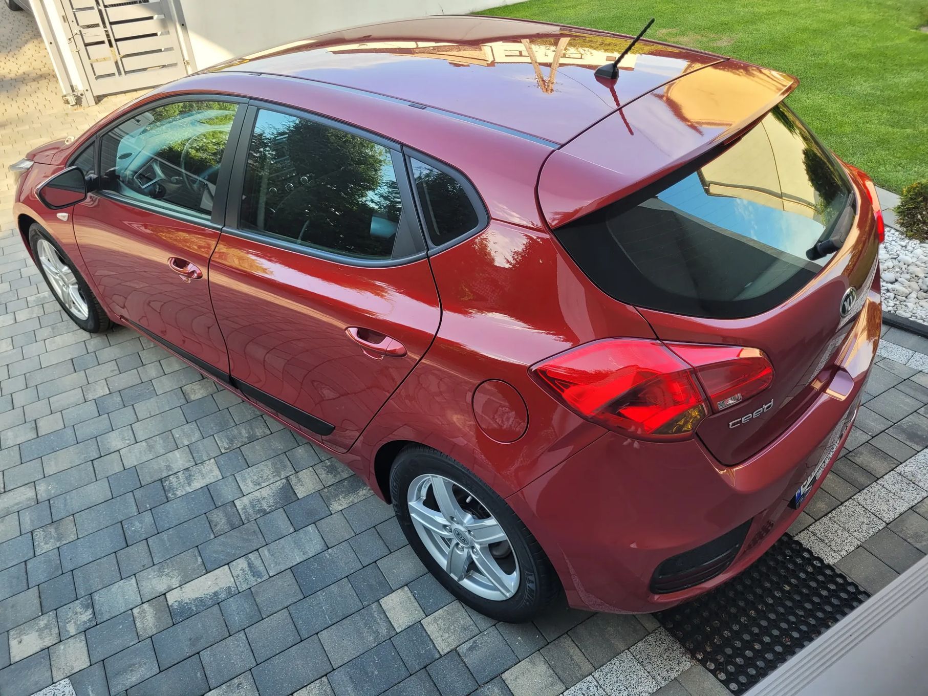 Kia Ceed 1,6 GDI 135KM / Stan BDB / LED / Klima
