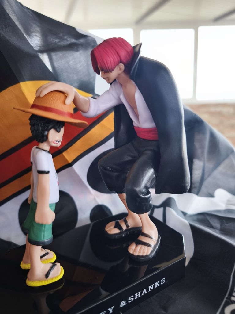 Figura Luffy & Shanks - Momento Icônico de One Piece - Para Fãs e Cole